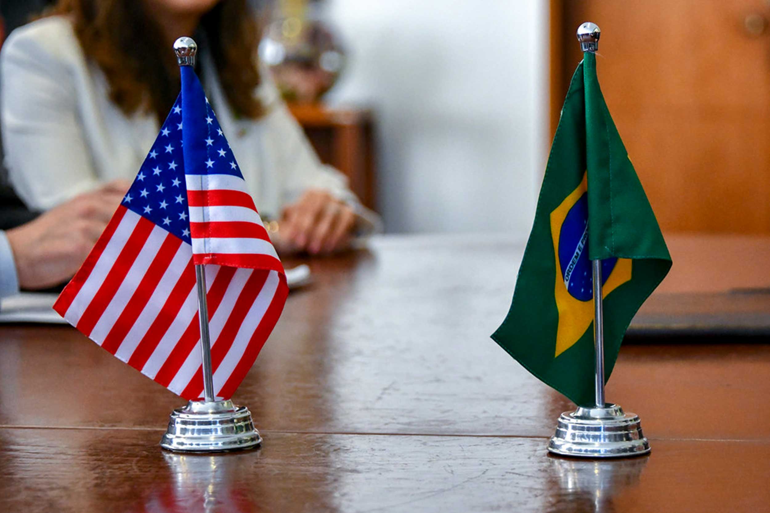 A tabletop US flag and Brazilian flag