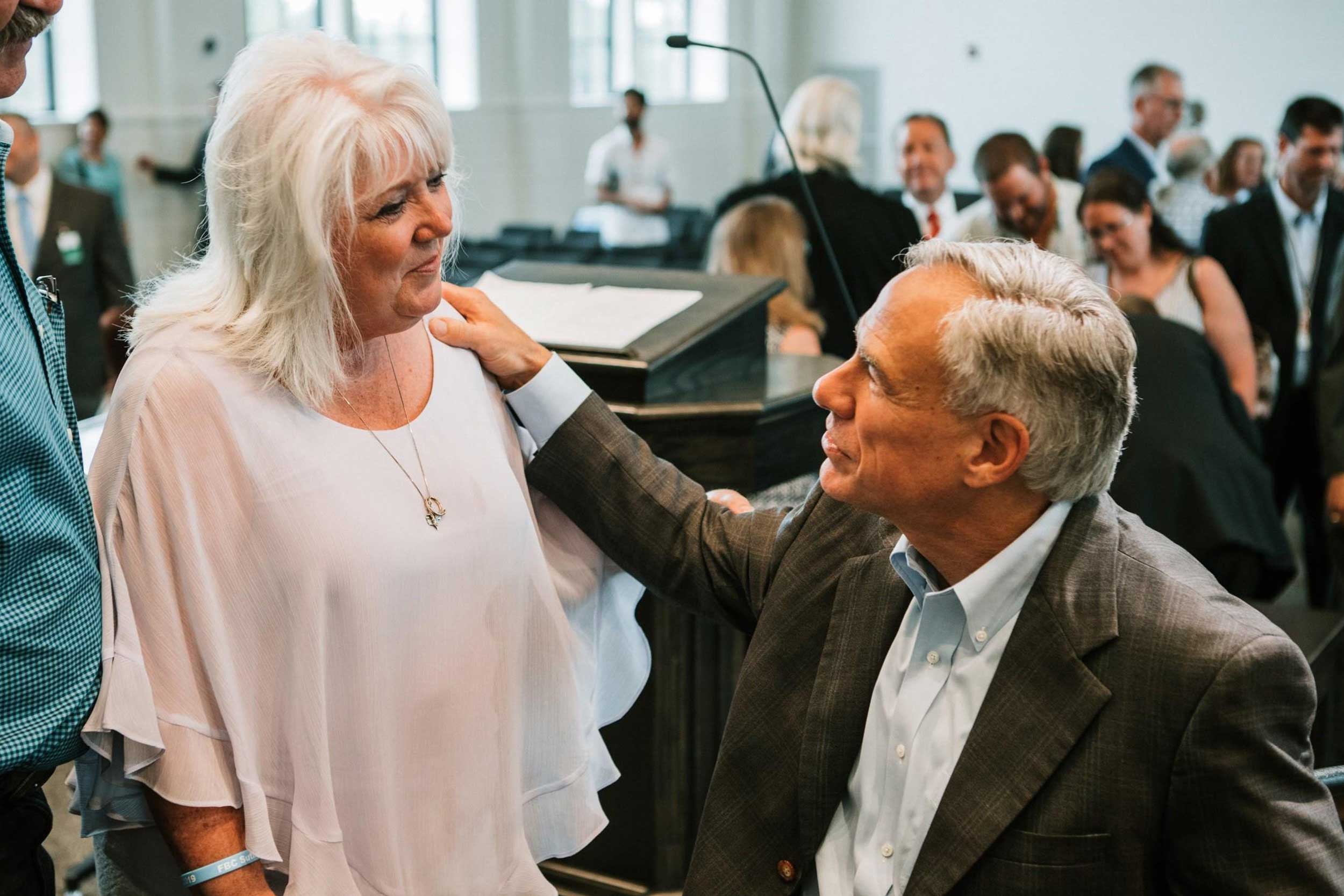 Governor Abbott meets with a woman in the Sutherland Springs First Baptist Church